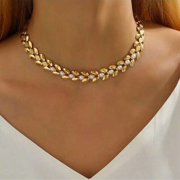 Gold Filled Leaves Necklaces with Pearls - Picture 1 of 4
